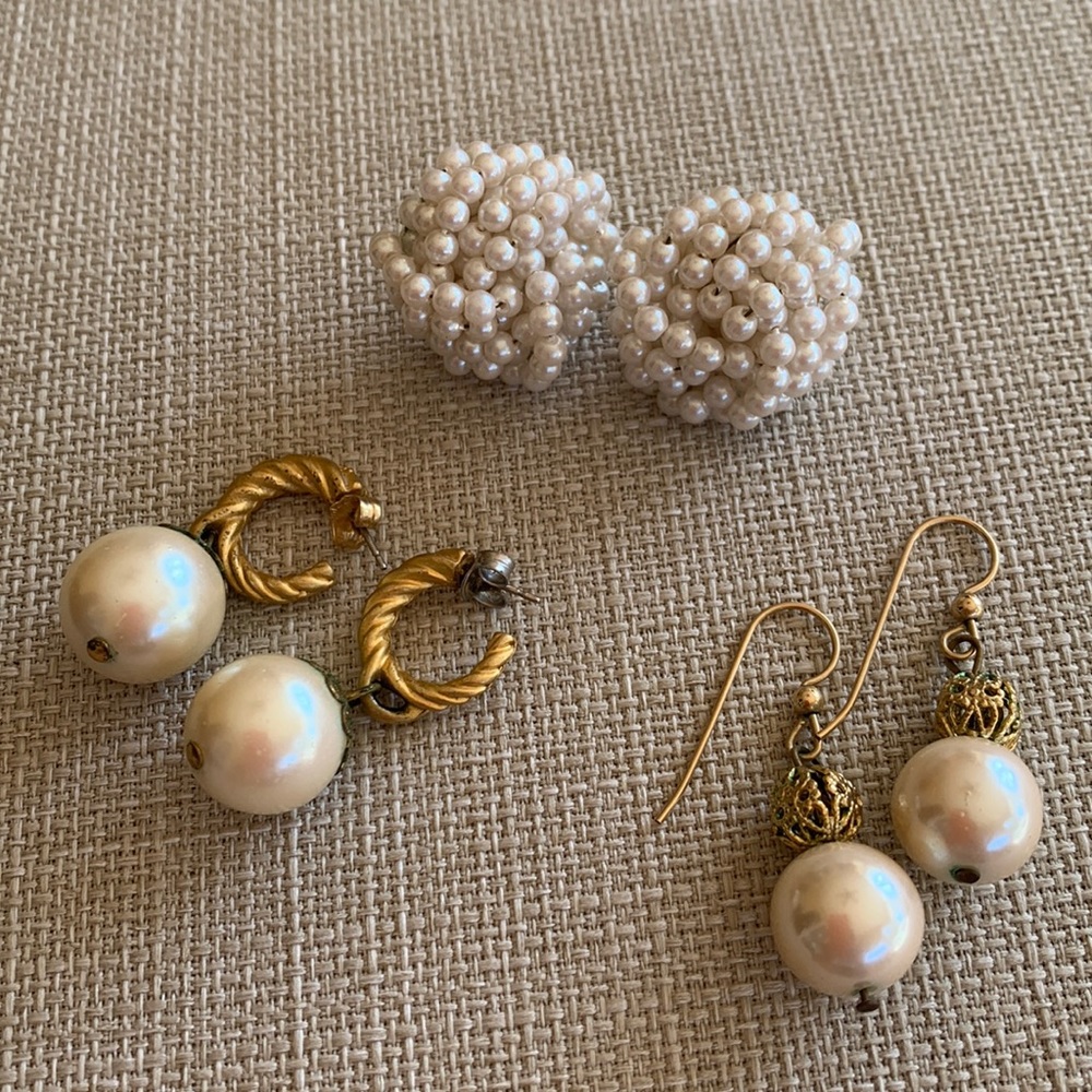 Set of 3 pearl look earrings